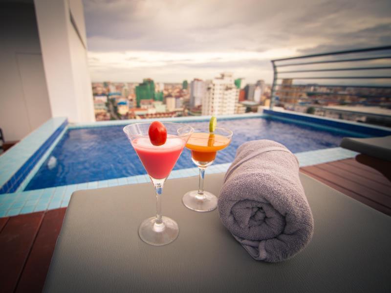 Colina Sky Hotel Phnom Penh Exterior foto