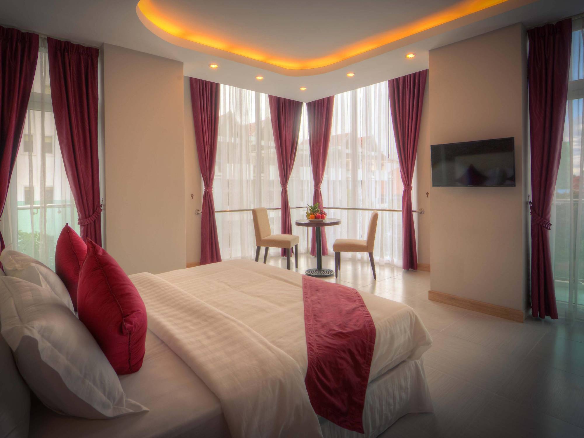 Colina Sky Hotel Phnom Penh Exterior foto