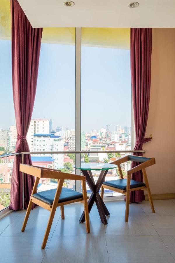 Colina Sky Hotel Phnom Penh Exterior foto