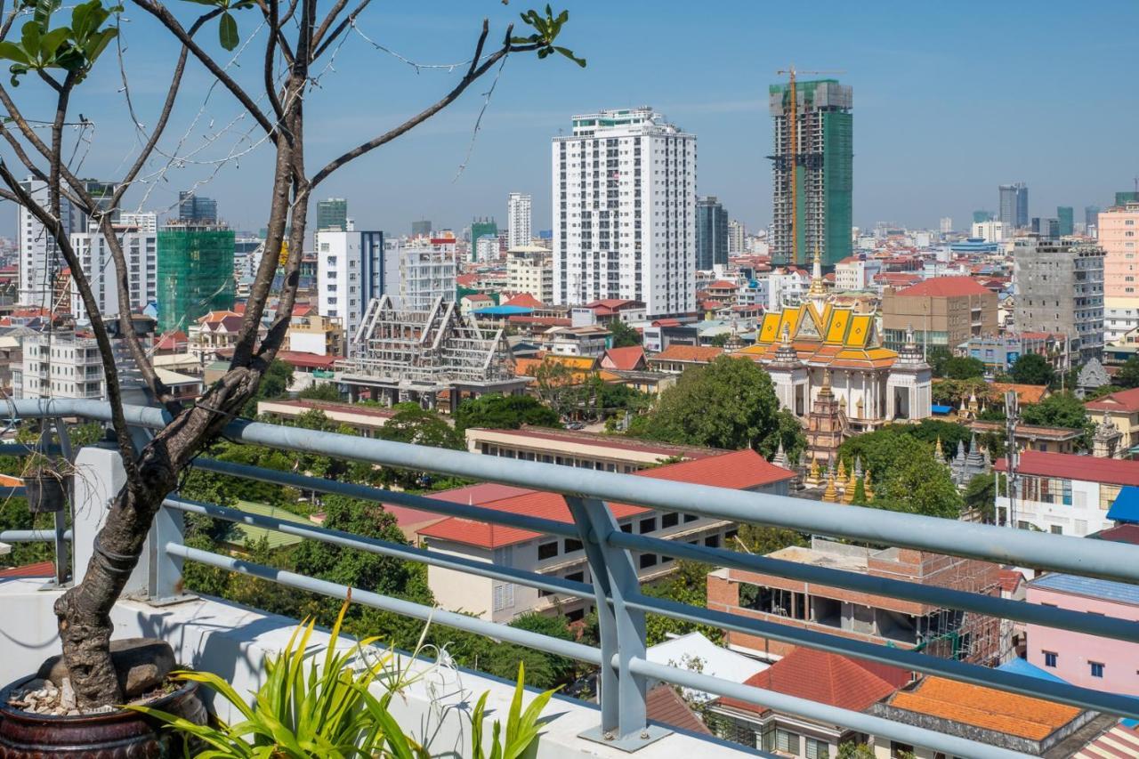 Colina Sky Hotel Phnom Penh Exterior foto
