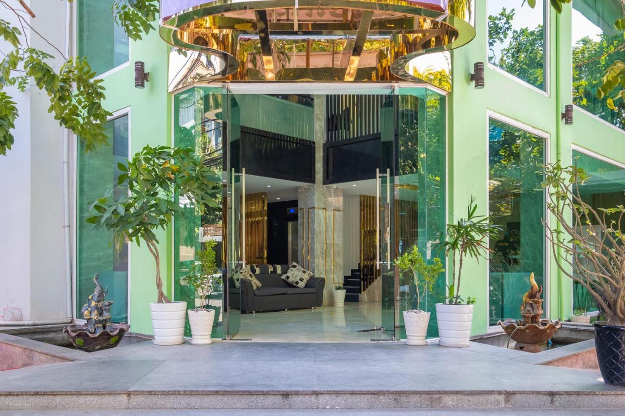 Colina Sky Hotel Phnom Penh Exterior foto
